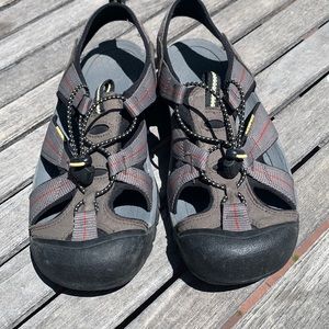 Keens mens sandals waterproof metatomical footbed